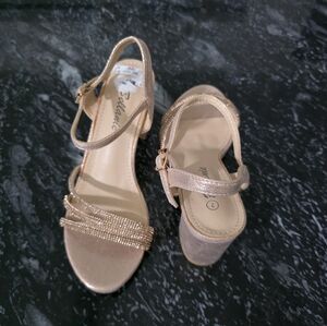 BRAND NEW BELLANIE RHINESTONE STRAP WOMEN's STRAPPY SANDALS